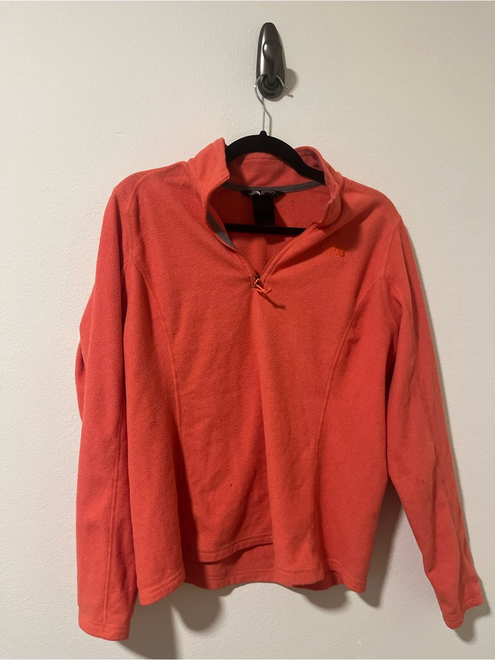 North face fitted women’s fleece in peach/orange color